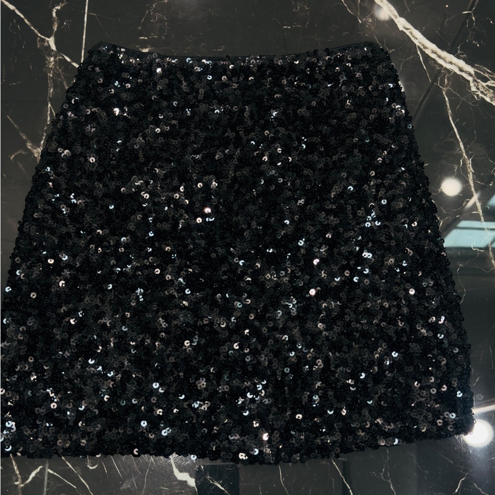 Mini sequins black skirt
AQUA
Size: XS